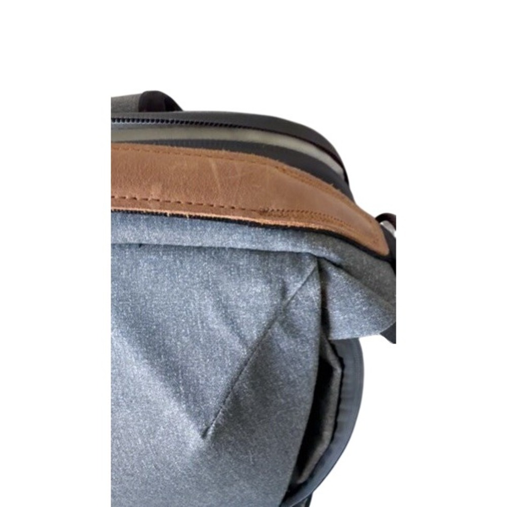Peak Design Everyday Backpack 30L V2 Unisex Charcoal Gray Camera Travel Bag GUC - Picture 5 of 16